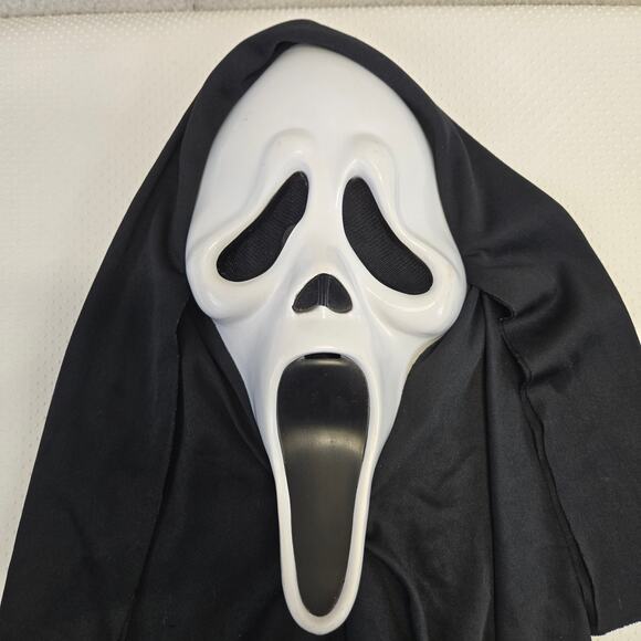 Scream Ghost Face Mask S9206 2013 Halloween Costume Does Not Glow Plastic - Picture 1 of 10